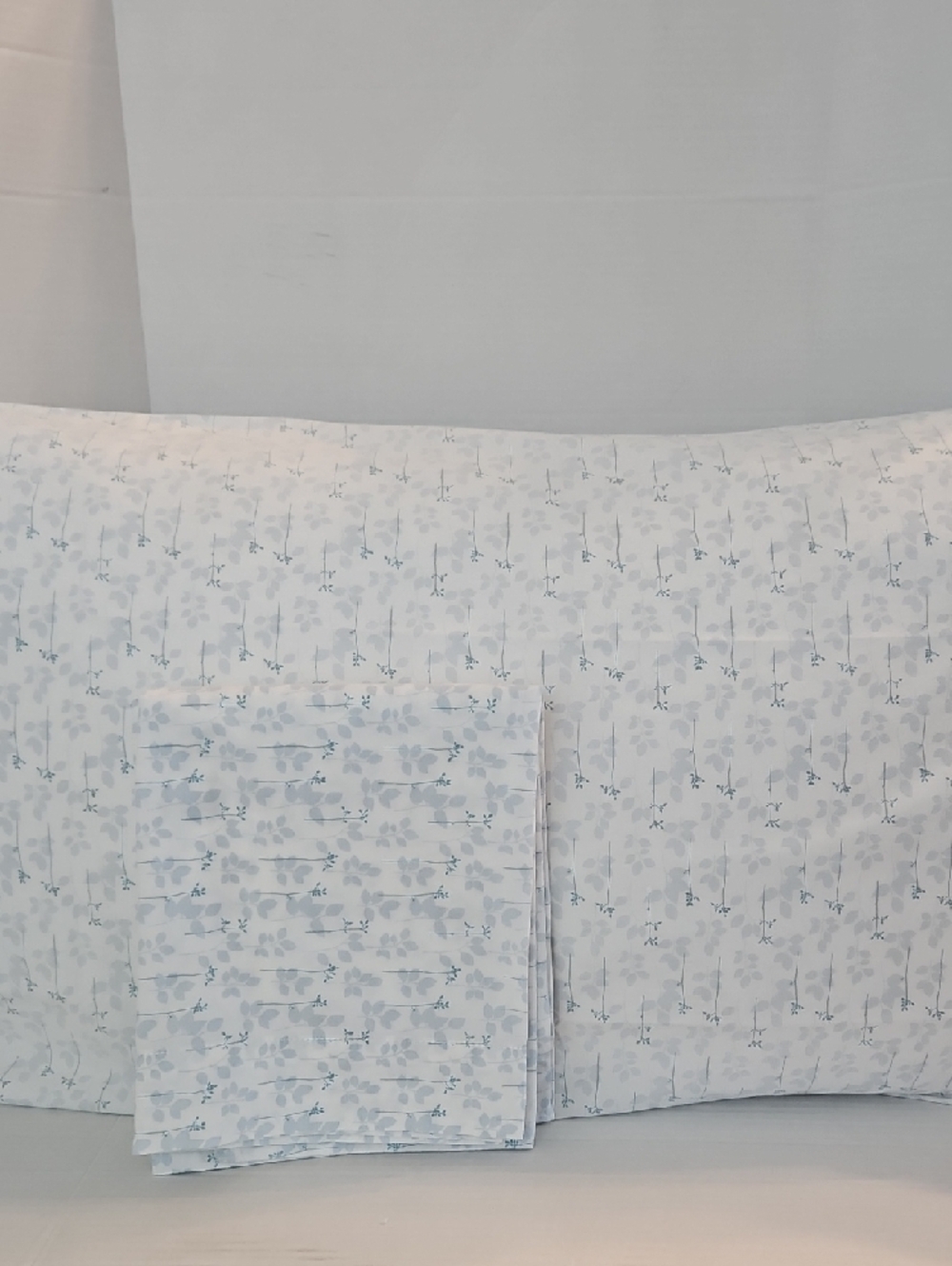 Linden Street Blue Teal Leaf Print Cotton King Pillowcase Set